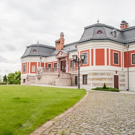 Pensiune Voeroes Kastely *