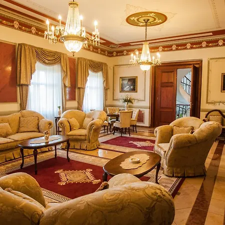 Pensiune Voeroes Kastely Kunbaracs