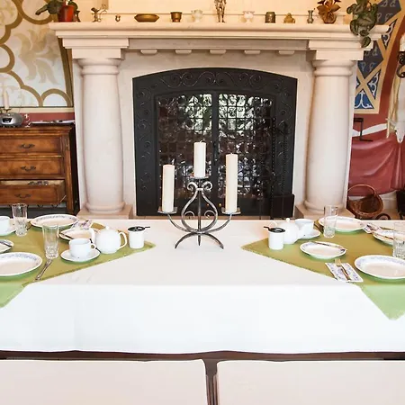 Pensiune Voeroes Kastely Kunbaracs