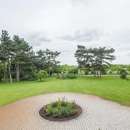 Voeroes Kastely Pensiune