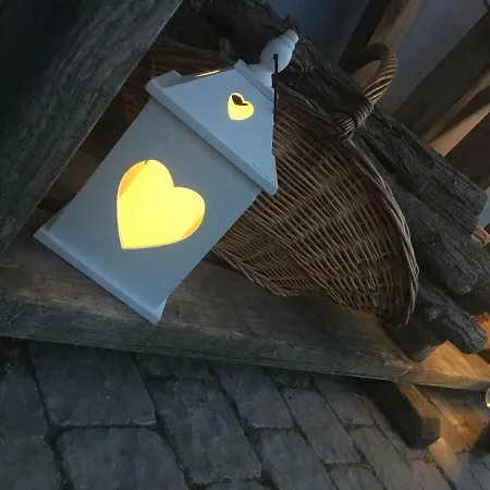 Vendégház Voeroes Kastely Kunbaracs