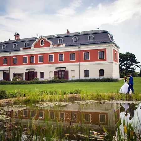 Pensiune Voeroes Kastely Kunbaracs