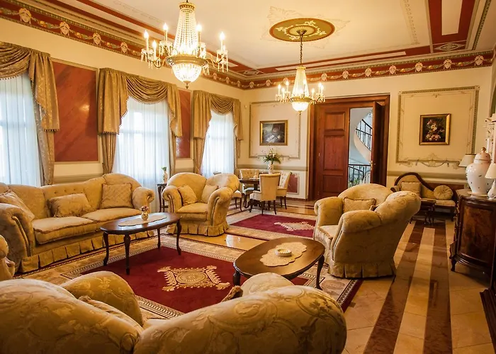 Guest house Voeroes Kastely Kunbaracs