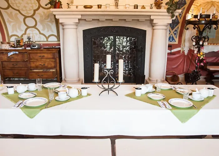Guest house Voeroes Kastely Kunbaracs